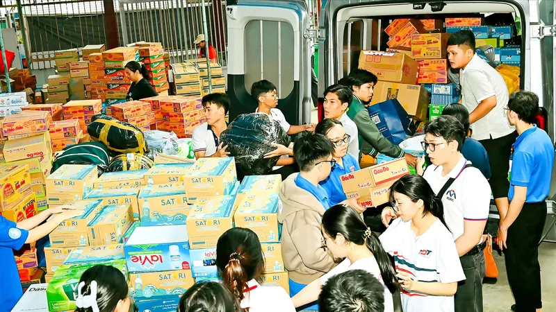 TPHCM gửi yêu thương về vùng lũ dữ