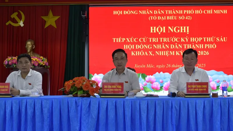 Đồng chí Đặng Minh Thông tham dự buổi tiếp xúc cử tri hai xã Xuyên Mộc và Bình Châu