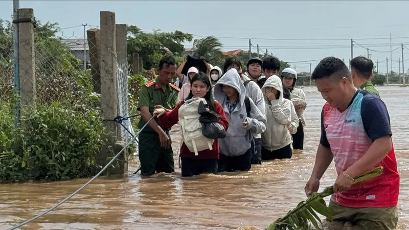Khánh Hòa: Nhiều khu vực ngập cục bộ sau mưa lớn