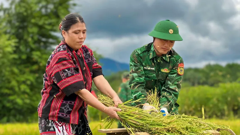 Đồng bào các dân tộc ở khu vực A Lưới ngày càng có nhiều hộ gia đình tự vươn lên thoát nghèo, trở thành điển hình lan tỏa trong cộng đồng, tạo nền tảng bền vững chống tái nghèo