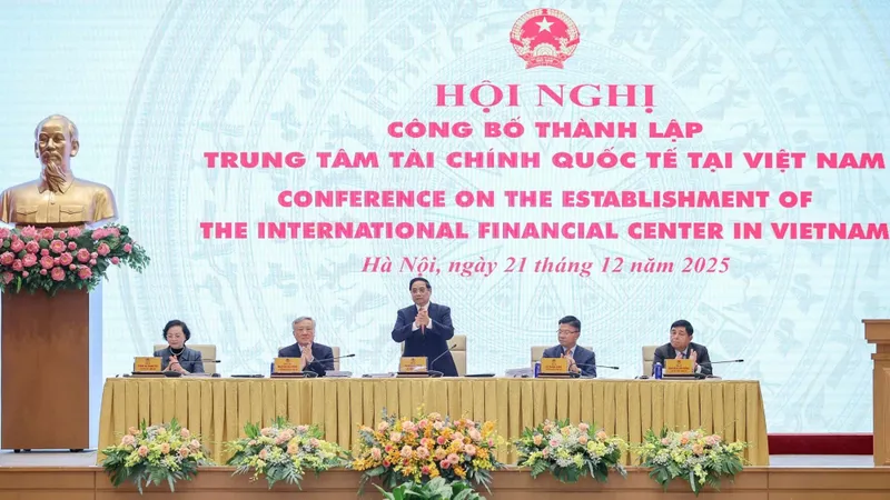 Thủ tướng Phạm Minh Chính chủ trì hội nghị công bố thành lập Trung tâm Tài chính quốc tế tại Việt Nam, sáng 21-12. Ảnh: VIẾT CHUNG