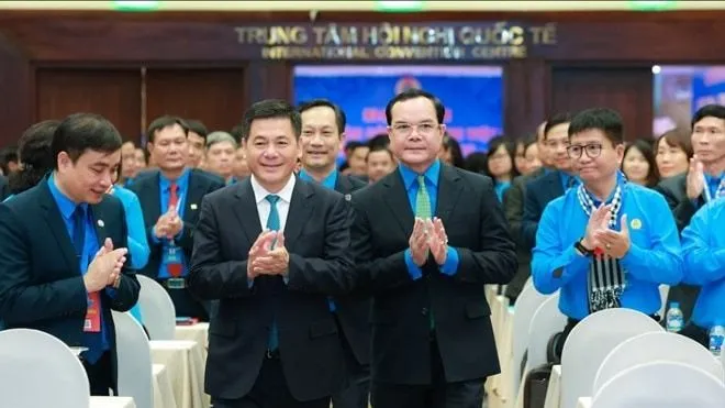 Giới thiệu công nhân trực tiếp sản xuất để kết nạp Đảng