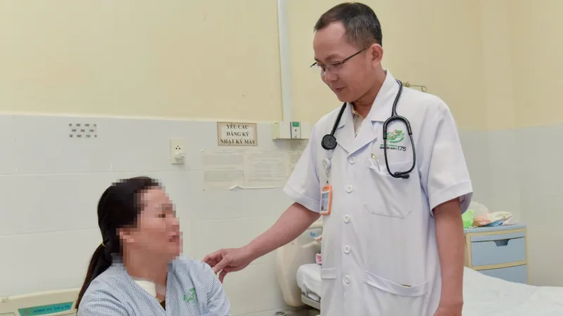 Ống thông truyền hóa chất bị đứt, trôi vào tim người phụ nữ