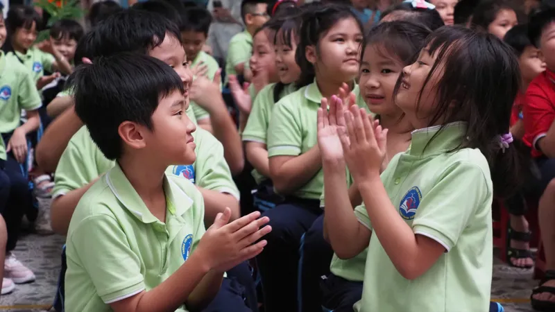 Làm gì để học sinh và giáo viên cảm thấy hạnh phúc?