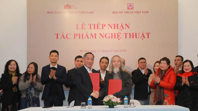 Ký nhận bàn giao các tác phẩm mỹ thuật
