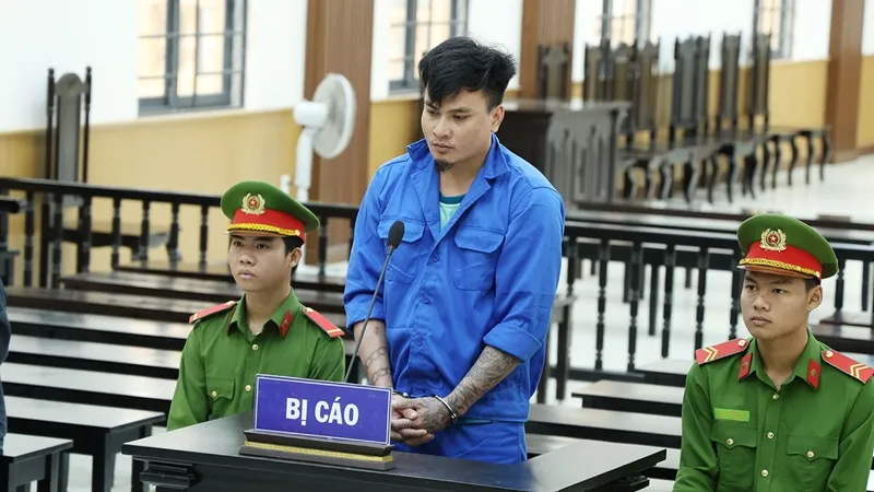 Bị cáo Chau Linh E tại tòa