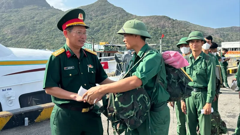 Nhiều đơn vị tiễn quân nhân hoàn thành nghĩa vụ quân sự