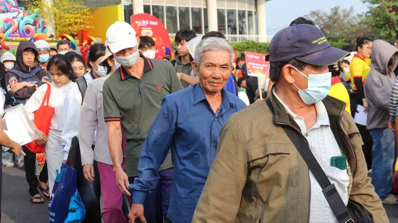 “Chuyến xe mùa xuân” đưa 2.000 sinh viên, người lao động khó khăn về quê đón tết