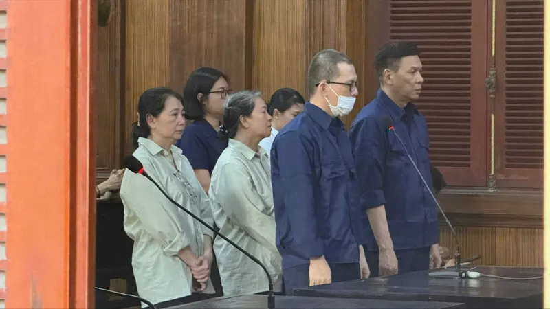Cựu giám đốc Trung tâm Ứng dụng tiến bộ KH-CN TPHCM lĩnh 5 năm 6 tháng tù 