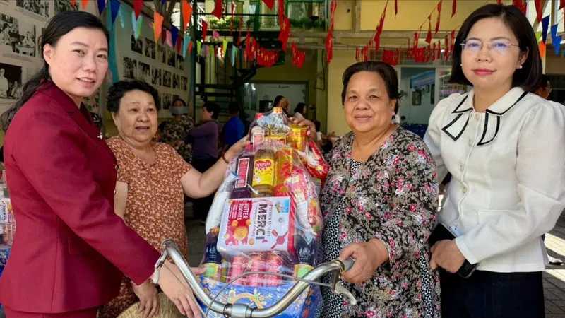 Phường Gia Định: Thêm 1.365 phần quà đến với người có hoàn cảnh khó khăn 