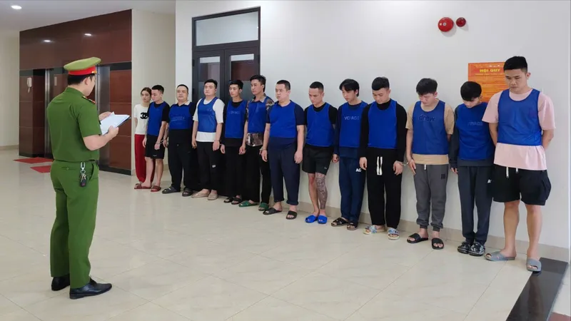 Bắt giữ 13 đối tượng trong đường dây lừa đảo xuyên quốc gia