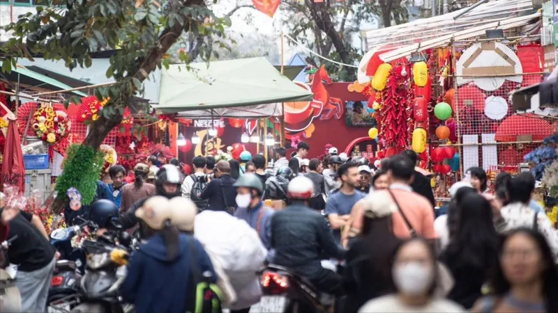 Hơn 30.000 lượt khách đến Chợ hoa Xuân phố cổ 2026
