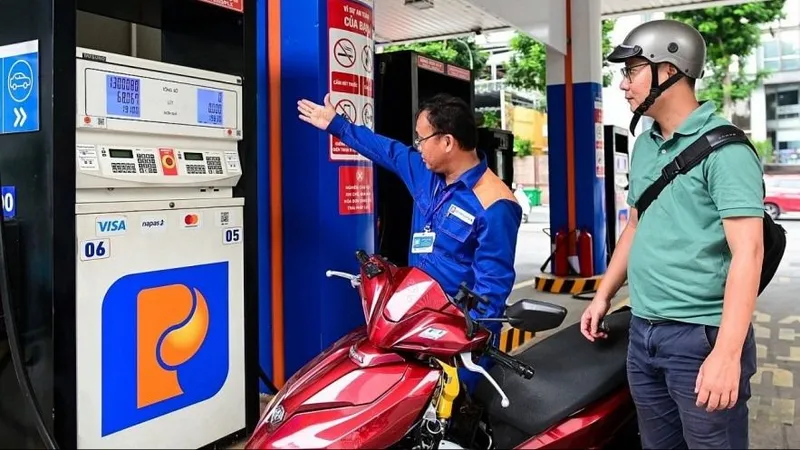 Thủ tướng yêu cầu bảo đảm cung ứng xăng dầu cho sản xuất, kinh doanh và tiêu dùng