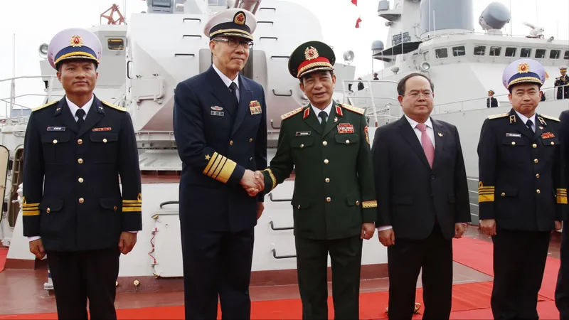 Bộ trưởng Bộ Quốc phòng Việt Nam và Trung Quốc dự lễ khởi hành tuần tra liên hợp hải quân hai nước