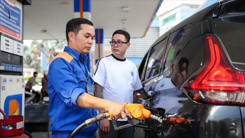Giá xăng dầu tiếp tục tăng mạnh, có loại tăng gần 9.000 đồng/lít