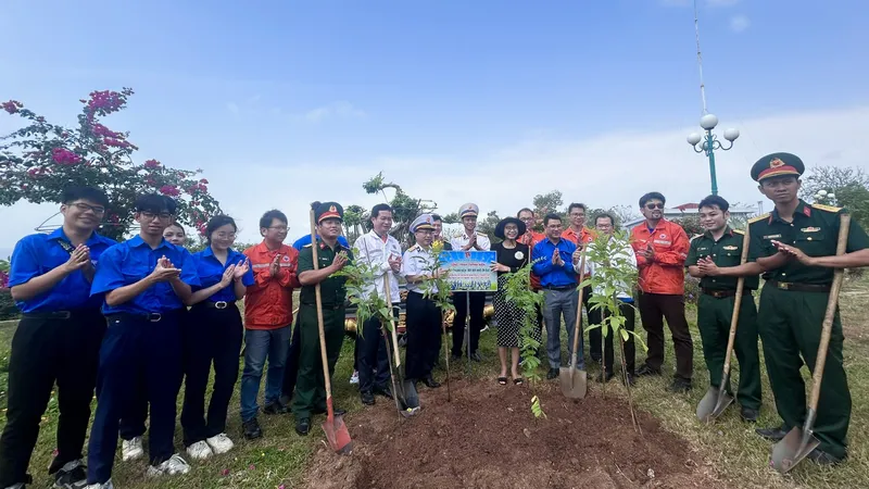 Lễ phát động công trình Thanh niên trồng cây đời đời nhớ ơn Bác Hồ giai đoạn 2025-2030 với chủ đề “Tuổi trẻ xung kích, tình nguyện vì cuộc sống cộng đồng”. Ảnh: HQ Online