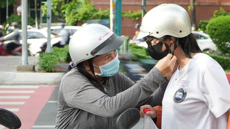 Cùng con vượt khó...