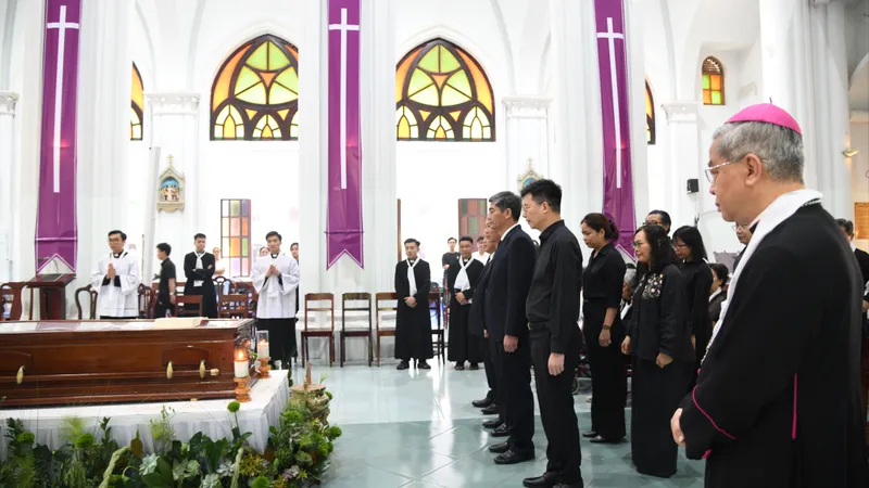 Lãnh đạo Bộ Dân tộc và Tôn giáo viếng tang Đức Hồng y Gioan Baotixita Phạm Minh Mẫn