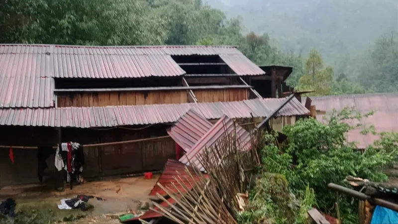 4 người chết, 9 người bị thương do dông lốc, sét, mưa đá tại các địa phương