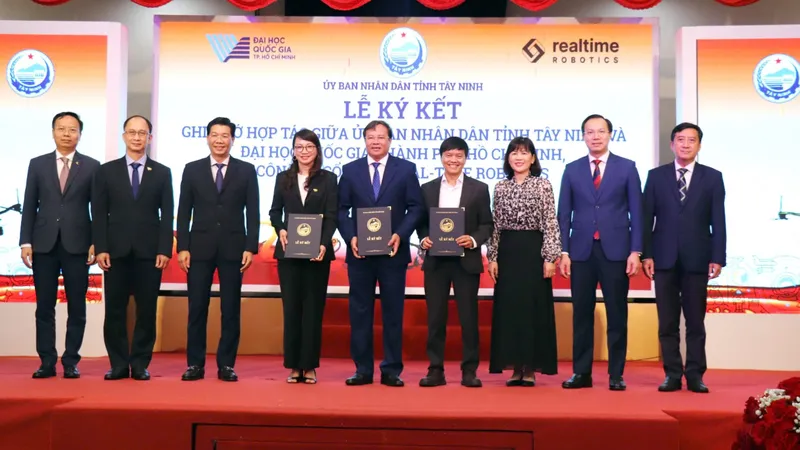 Lãnh đạo Đại học Quốc gia TPHCM, tỉnh Tây Ninh và Công ty CP Real-Time Robotics ký kết hợp tác xây dựng hệ sinh thái UAV