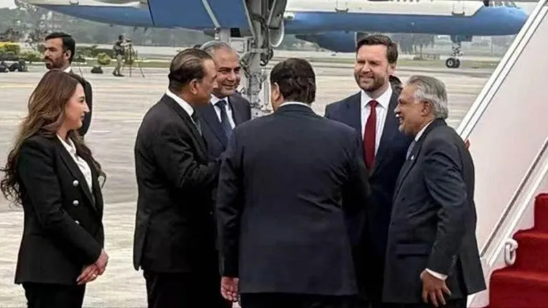 Phái đoàn Chính phủ Mỹ đến Islamabad, Pakistan vào ngày 11-4. Ảnh: XINHUA 