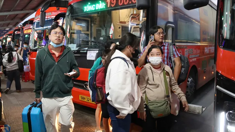 Cao điểm đi lại dịp lễ 30-4, 1-5: Tăng cường phương tiện, kiểm soát giá vé