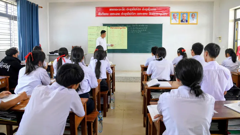 Mái trường vun đắp tình hữu nghị đặc biệt Việt Nam - Lào 
