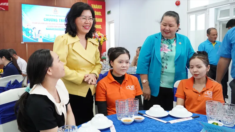 Phường Tân Sơn Hòa: Chăm lo sức khỏe, tinh thần cho nữ công nhân