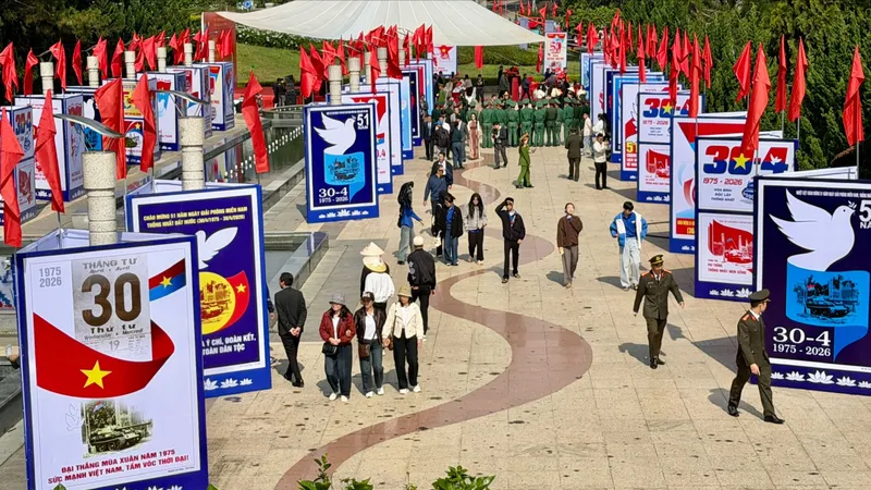 Triển lãm tranh cổ động kỷ niệm 51 năm Ngày Giải phóng miền Nam, thống nhất đất nước