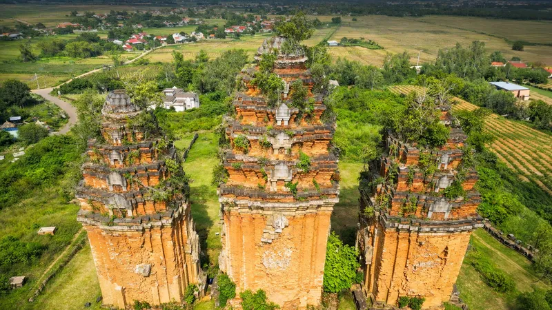 Tôn tạo cụm tháp Chăm cao nhất Đông Nam Á