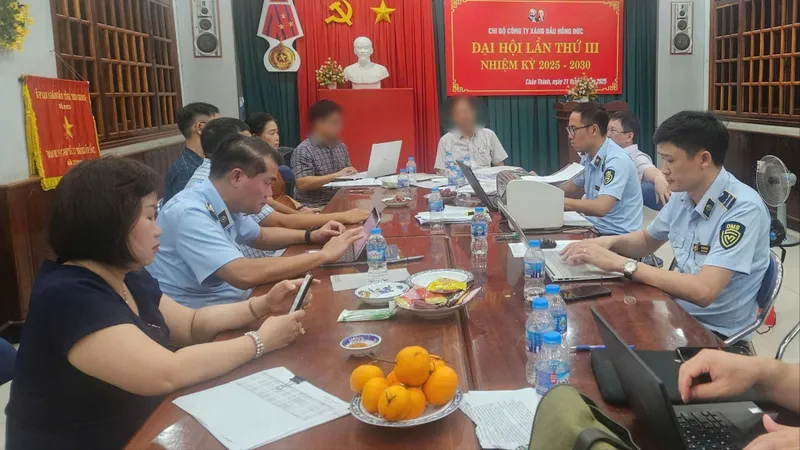 Hai doanh nghiệp đầu mối kinh doanh xăng dầu bị xử phạt 320 triệu đồng