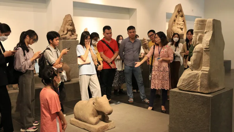 Khoảng trống “người kể chuyện” cho di sản