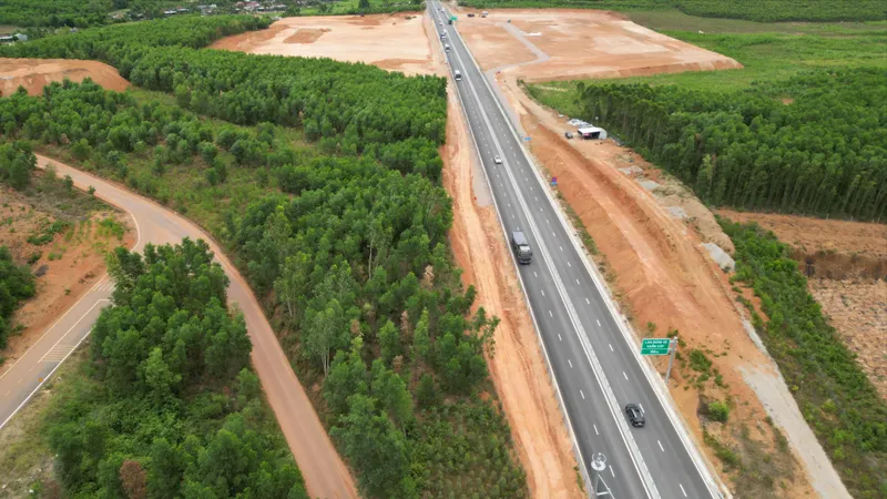 Hai trạm dừng nghỉ trên cao tốc Quảng Ngãi – Quy Nhơn chậm tiến độ 