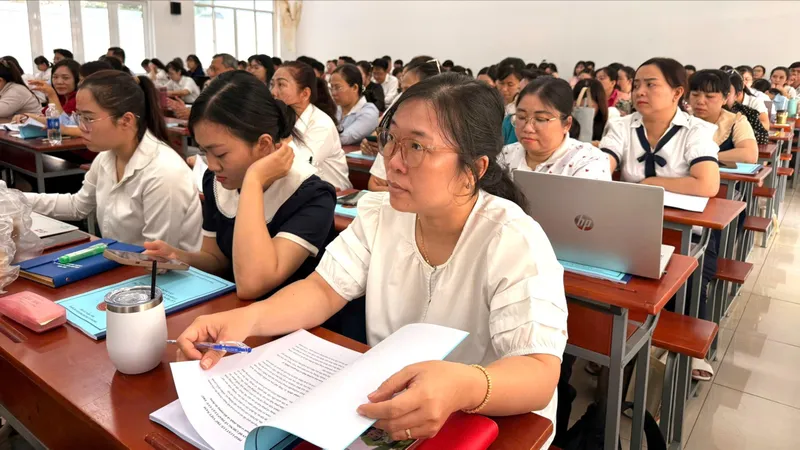 Học viên tham gia lễ khai giảng, sáng 15-6