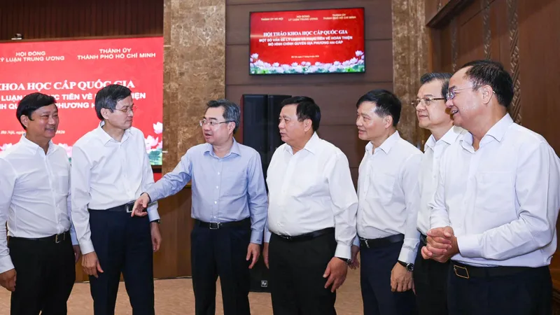 Đẩy mạnh phân cấp, phân quyền cùng phân bổ nguồn lực để địa phương hoạt động hiệu quả