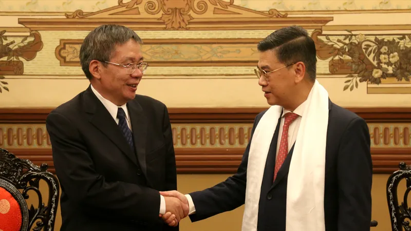 Phó Chủ tịch HĐND TPHCM tiếp đoàn Đại hội Đại biểu Nhân dân Khu Tự trị Tây Tạng, Trung Quốc 