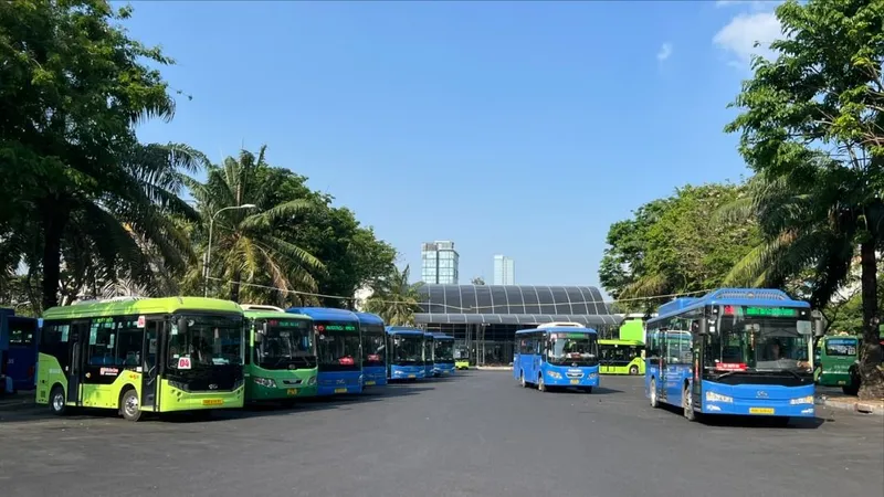 Sau 3 ngày miễn phí xe buýt, lượng khách tăng mạnh