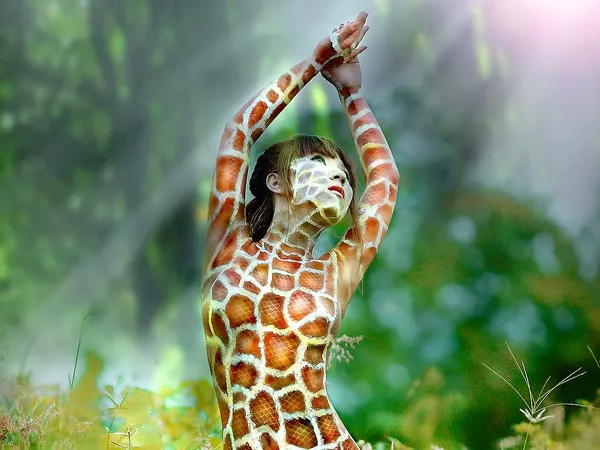 Tác phẩm Body Painting kiểu Việt do họa sĩ Mực Tàu thực hiện