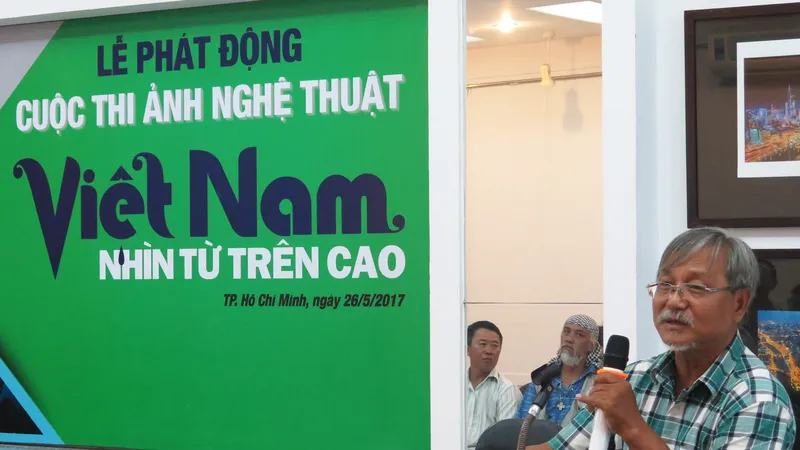 Nghệ sĩ nhiếp ảnh Nguyễn Thanh Tâm (Chủ tịch Hội Nhiếp ảnh TPHCM) giới thiệu về cuộc thi