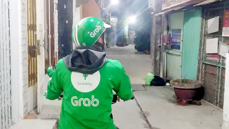 Chạy Grab không yêu cầu thời gian cố định, do vậy sinh viên có thể kiếm thêm thu nhập bằng chạy Grab bất cứ lúc nào rảnh Ảnh: NGỌC ANH