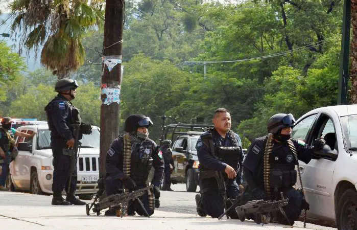 Cảnh sát triển khai tại nhà tù ở TP Ciudad Victoria. Ảnh: REUTERS