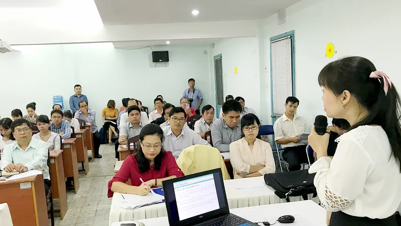 Doanh nghiệp nghe hướng dẫn thành lập Quỹ Phát triển KH-CN