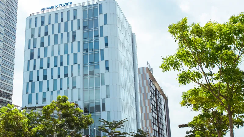 Trụ sở Công ty cổ phần Sữa Việt Nam tại số 10 Tân Trào, phường Tân Phú, quận 7, thành phố Hồ Chí Minh.