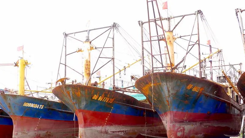 Tàu vỏ thép bị gỉ sét