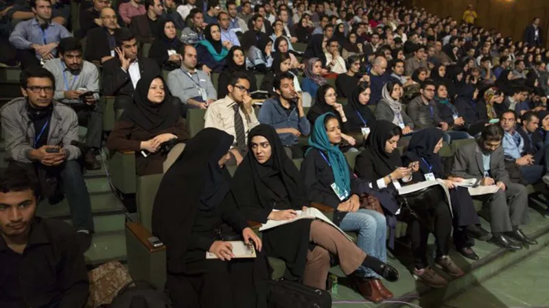 Iran cấm giáo viên xấu xí 