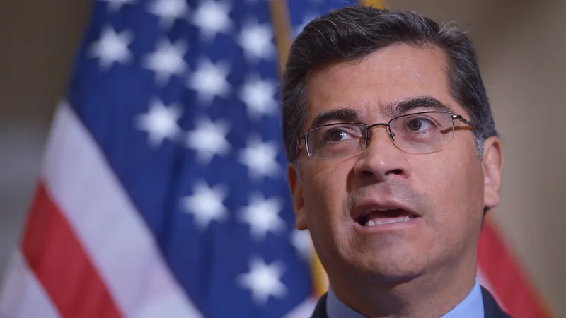  Tổng Chưởng lý bang California Xavier Becerra đã gửi đơn kiện lên tòa án liên bang tại thành phố San Diego với cáo buộc Chính phủ Mỹ vi phạm Hiến pháp và luật môi trường khi triển khai các dự án xây tường biên giới ở khu vực phía Nam của bang này. Ảnh: T