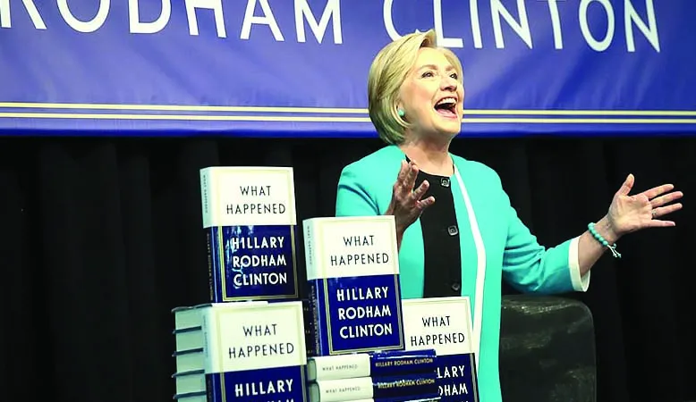 Sách mới của bà Clinton bán chạy