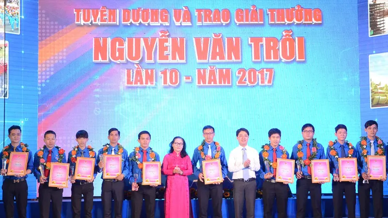 Lãnh đạo TPHCM và Thành đoàn biểu dương các gương thanh niên công nhân đạt giải thưởng Nguyễn Văn Trỗi lần 10
