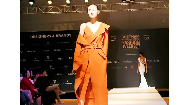Các mẫu thiết kế sẽ trình diễn trong Tuần lễ Thời trang quốc tế Việt Nam Thu Đông 2017
