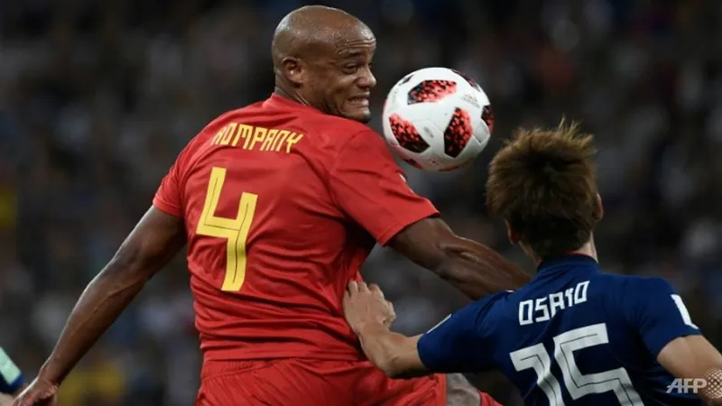 Vincent Kompany (ttrái) trong trận găp Nhật Bản.